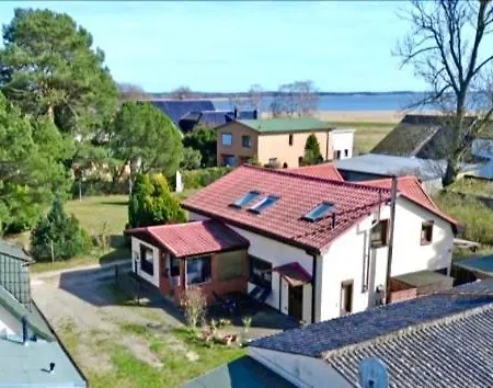 펜션 Ostsee-nest Am Wasser Kleines Ferienhaeuschen Am Achterwasser, 800m